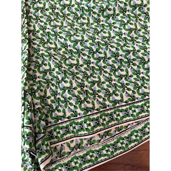 Max Studio Spring Fresh Green Floral Shorts - Picture 4 of 5